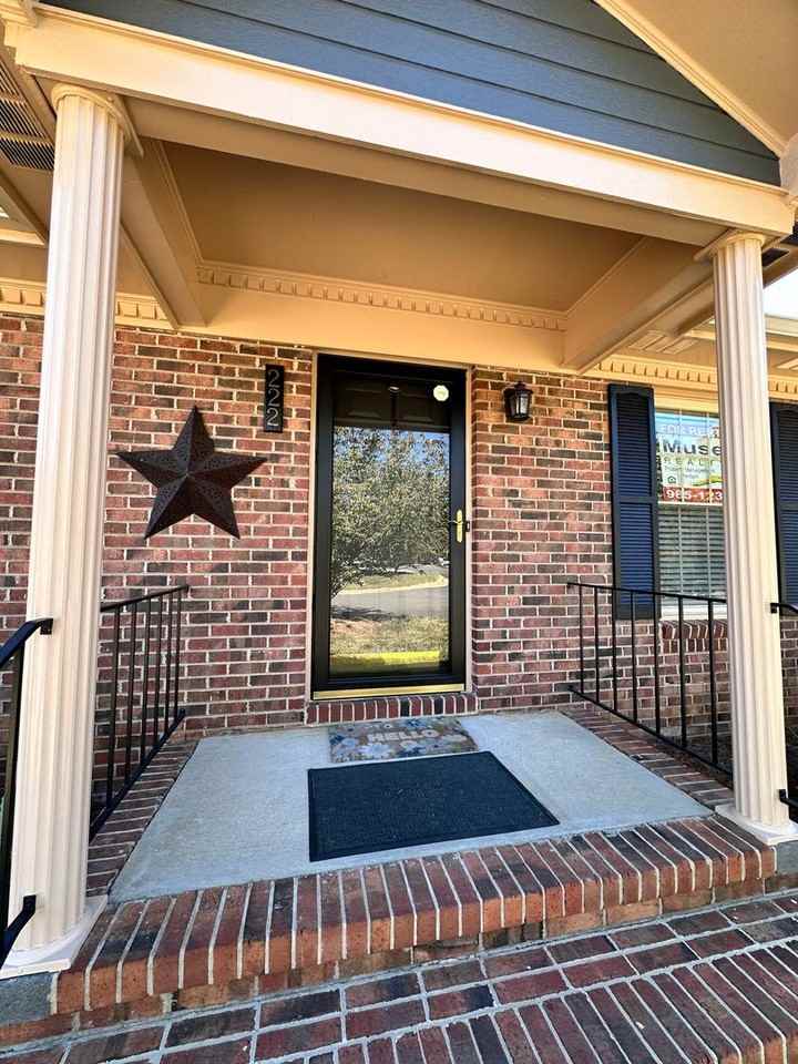 222 Pointe Circle - Photo 3 of 12