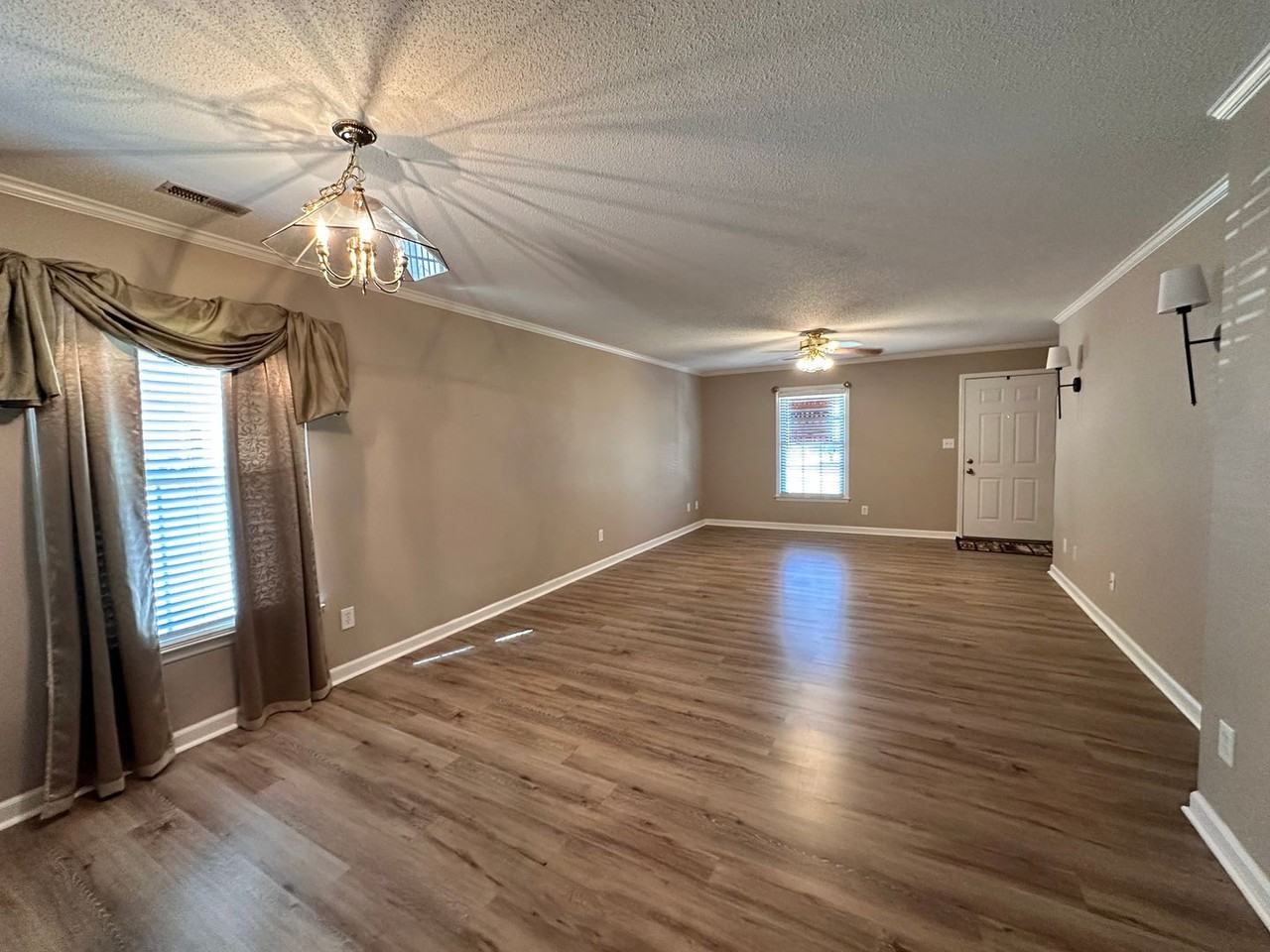 222 Pointe Circle - Photo 4 of 12