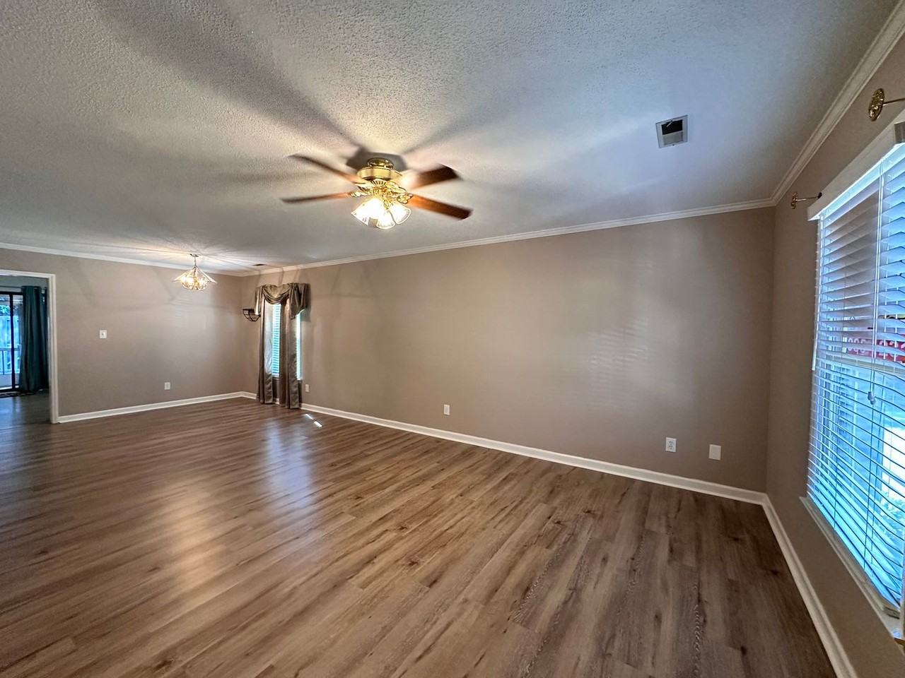 222 Pointe Circle - Photo 5 of 12