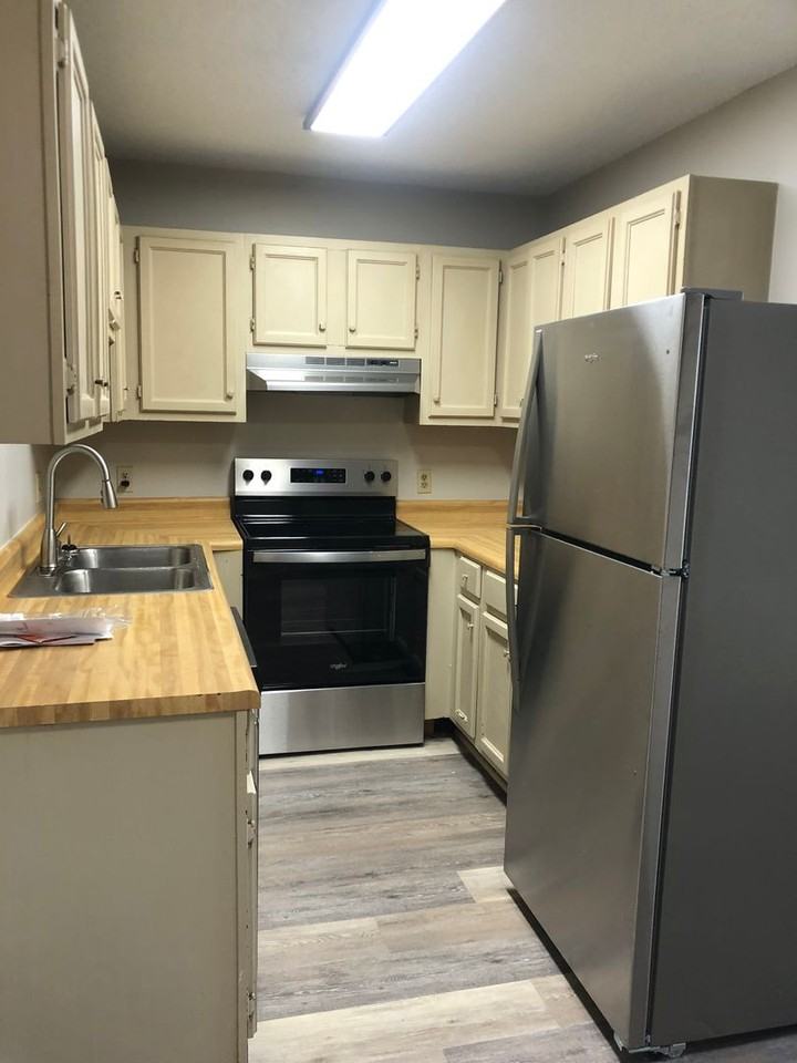 205 1/2 W Market Ave - Photo 3 of 11