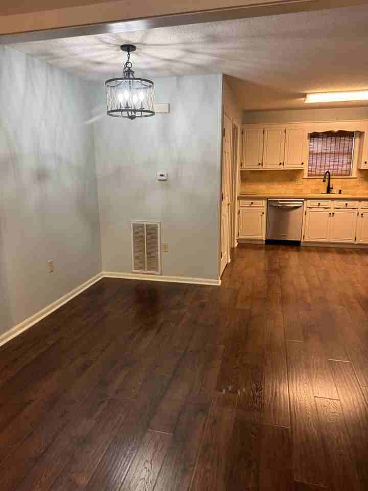 103 Wesley Dr - Photo 2 of 12