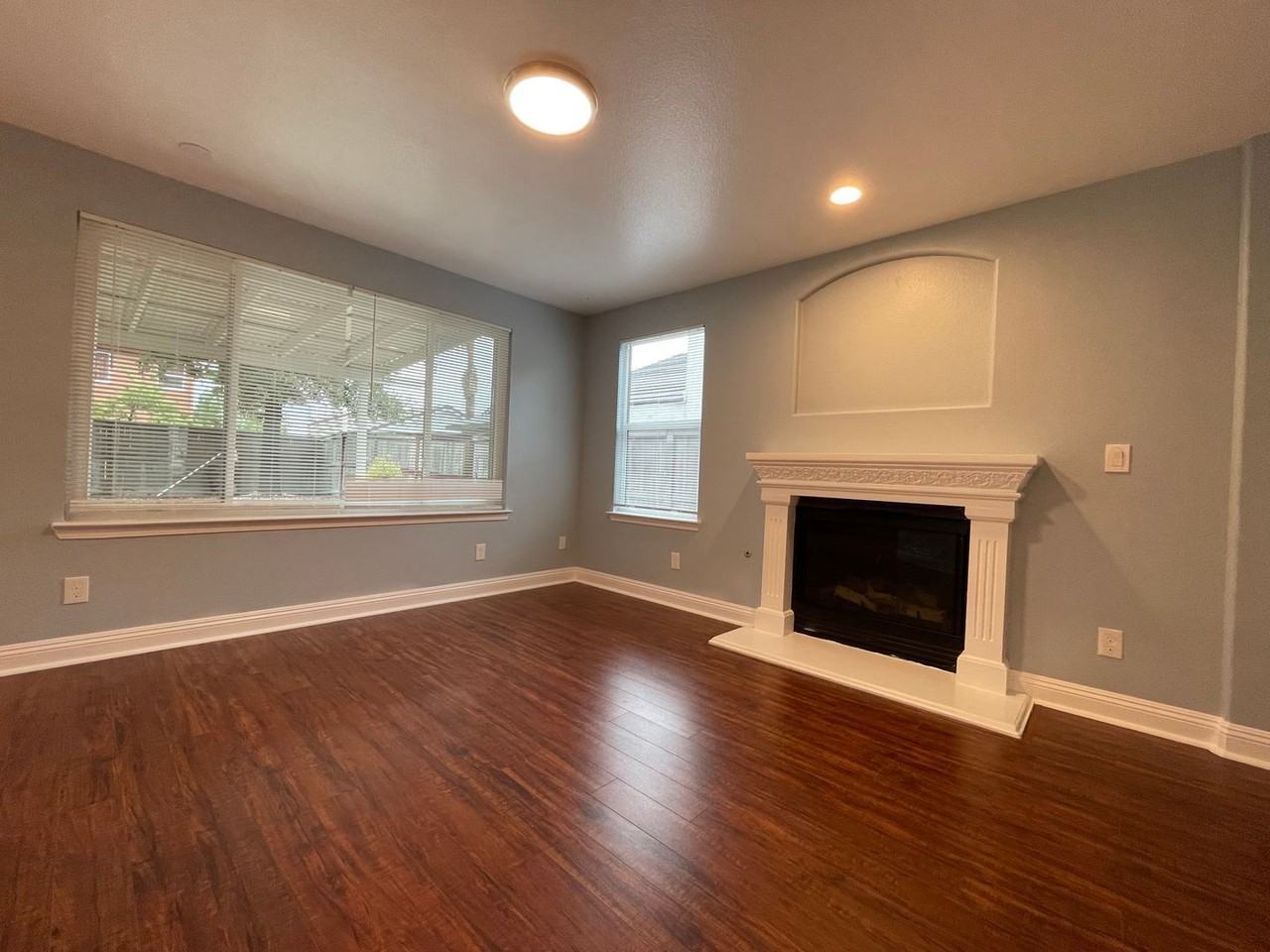 7661 Laguna Beach Way - Photo 4 of 28