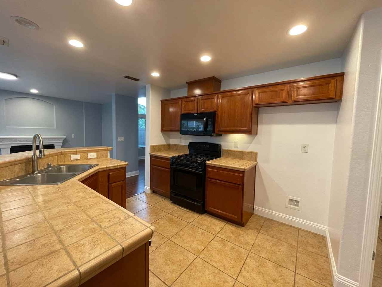 7661 Laguna Beach Way - Photo 6 of 28