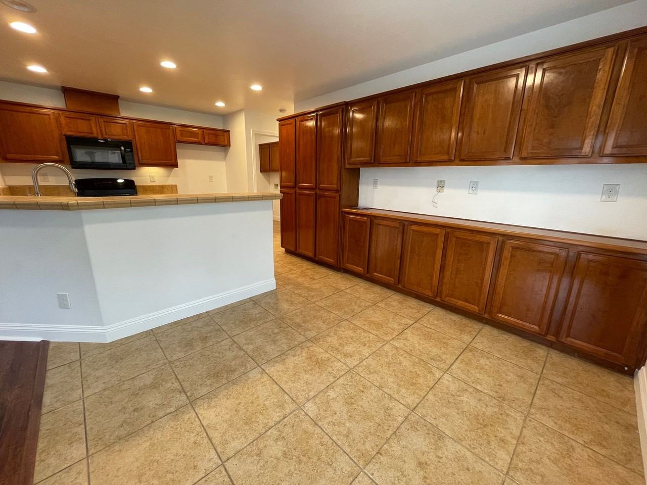 7661 Laguna Beach Way - Photo 7 of 28