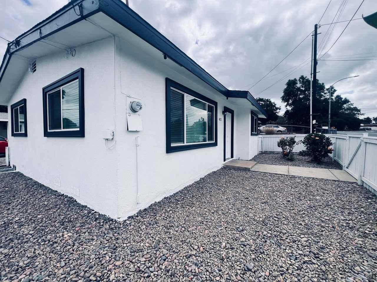 422 S Date St - Photo 2 of 17