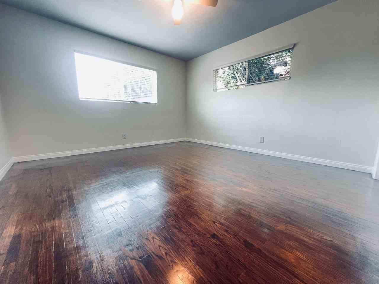 428 S Date St - Photo 6 of 11