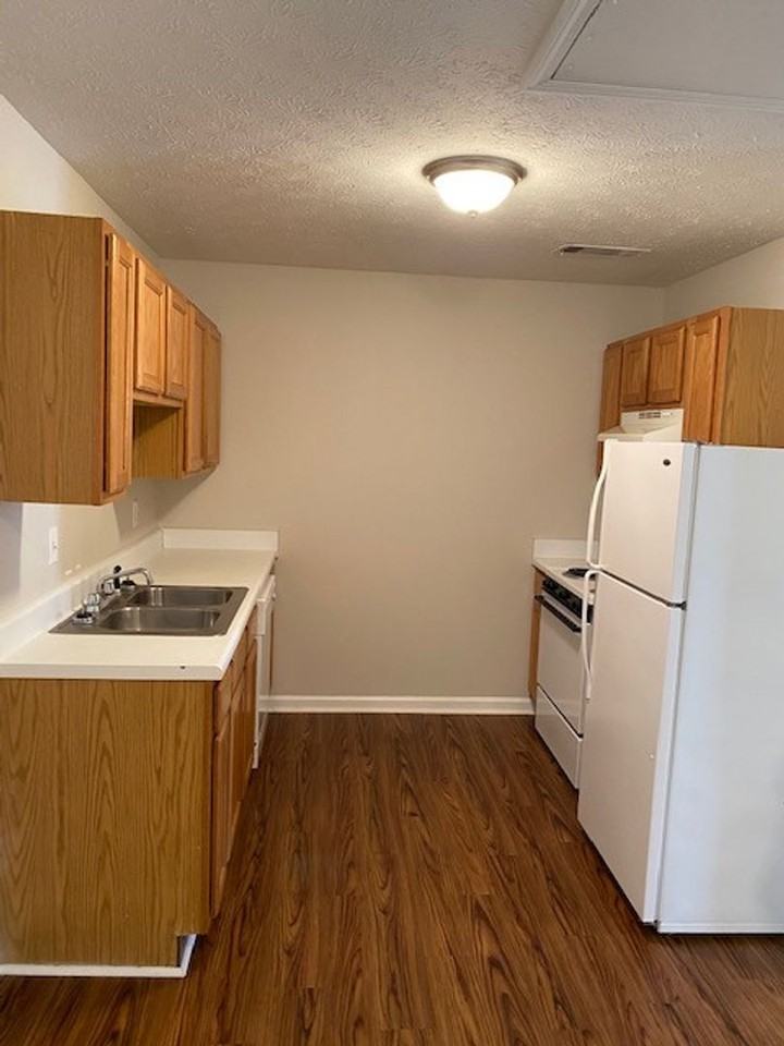 209 E Wilson St #84 - Photo 3 of 11