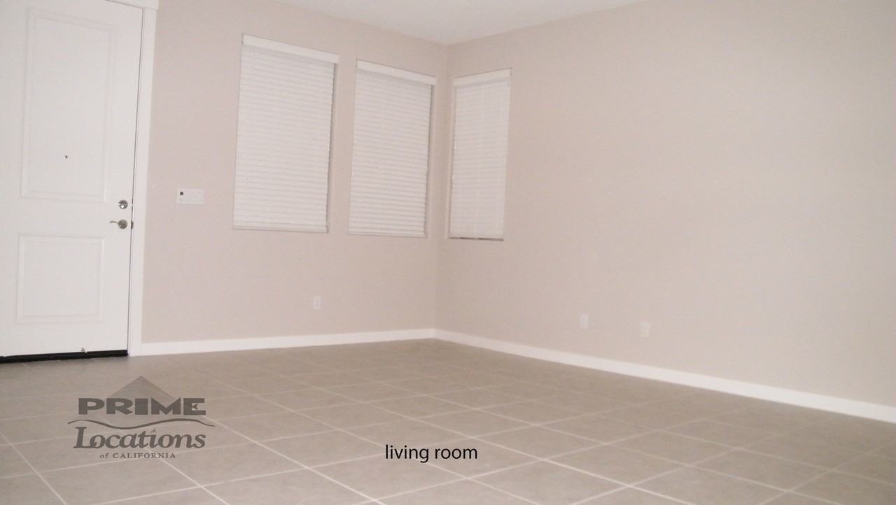 4844 Holden Dr - Photo 3 of 11