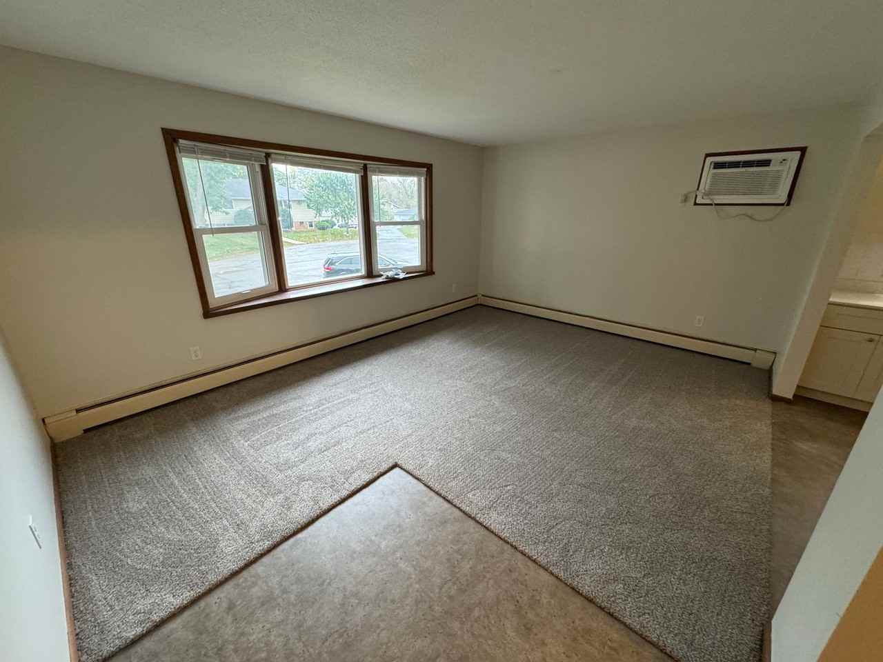 1348 5th Ave Se - Photo 4 of 11