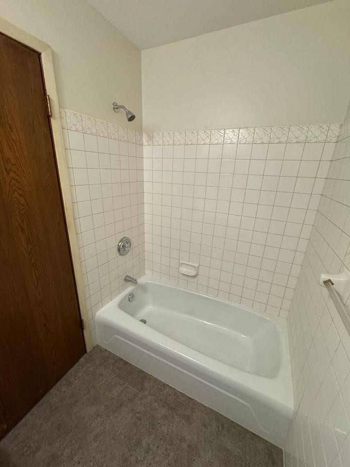 1348 5th Ave Se - Photo 6 of 11