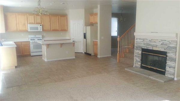15209 Pine Bluff Ln - Photo 3 of 16