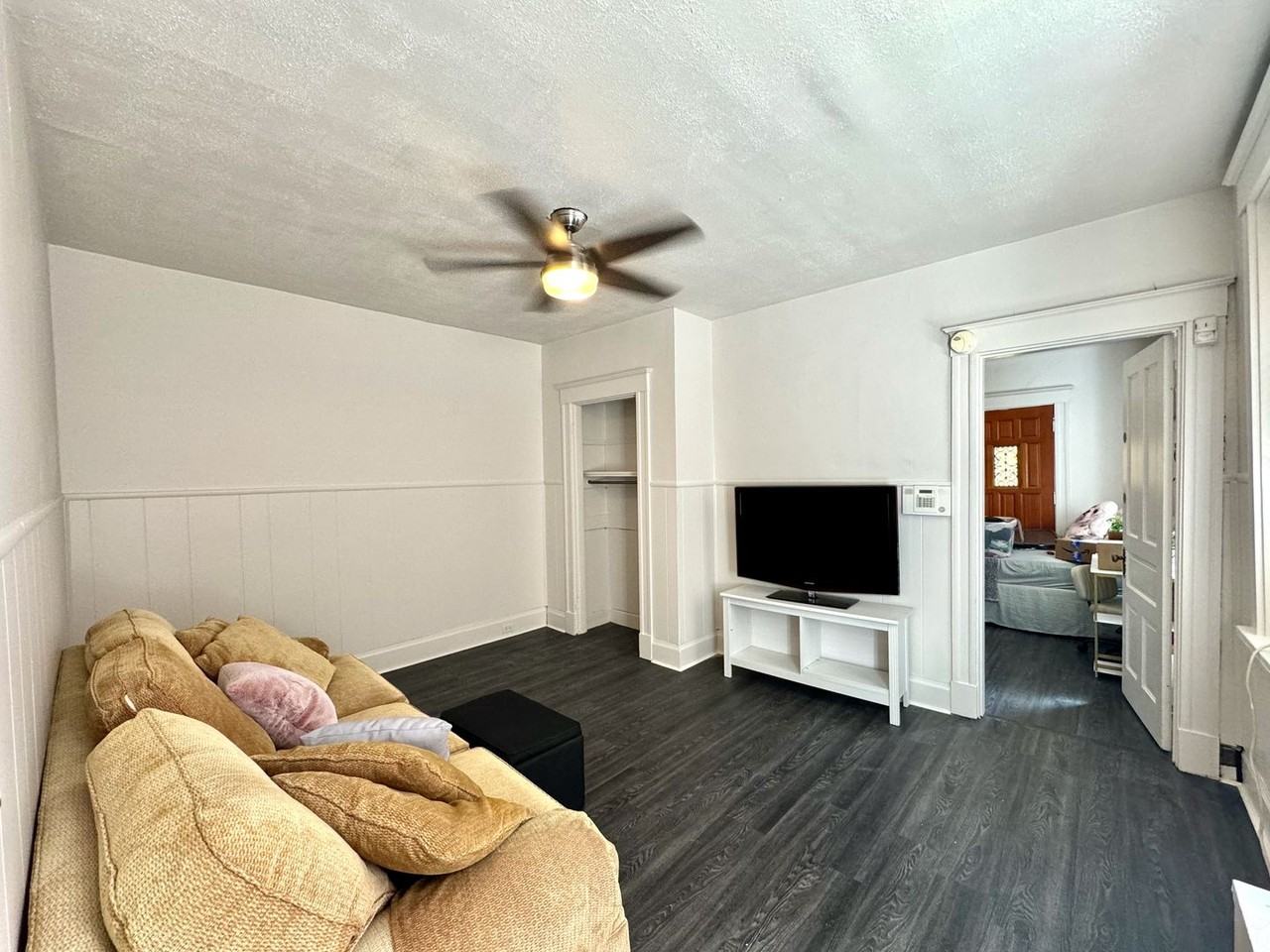 2347 Stratford Ave - Photo 2 of 50