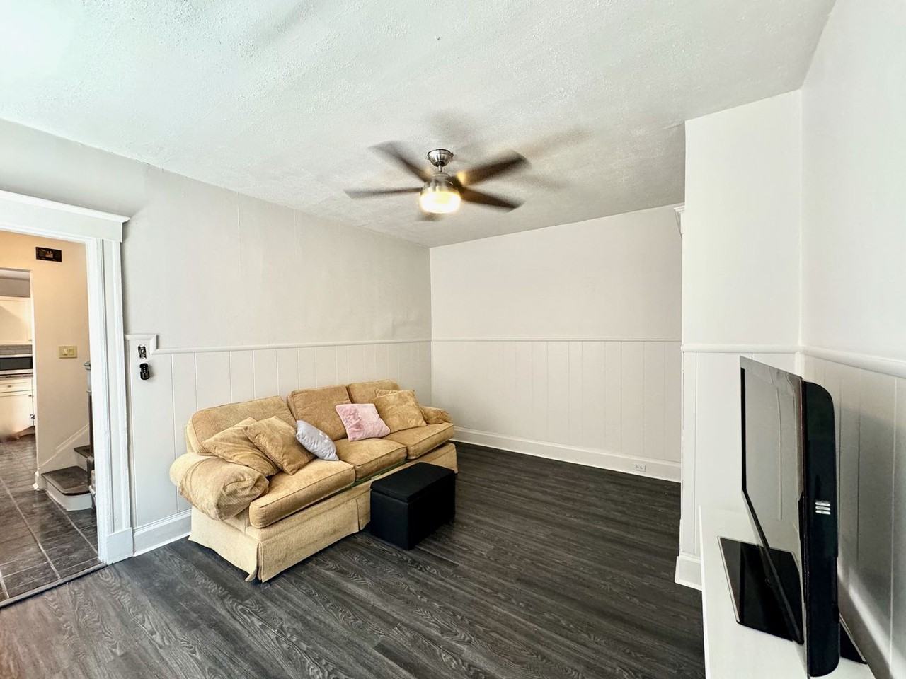2347 Stratford Ave - Photo 3 of 50