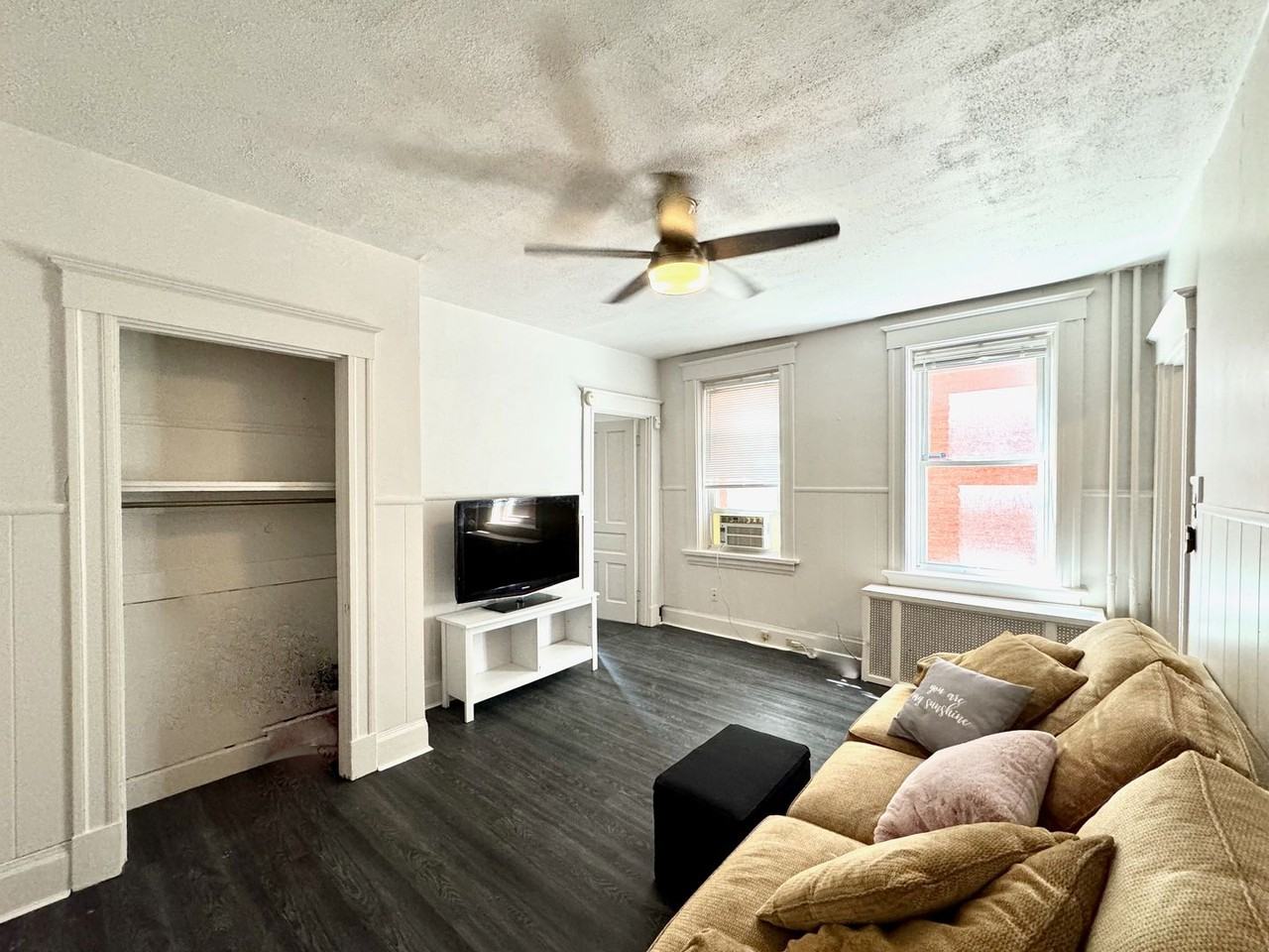 2347 Stratford Ave - Photo 5 of 50