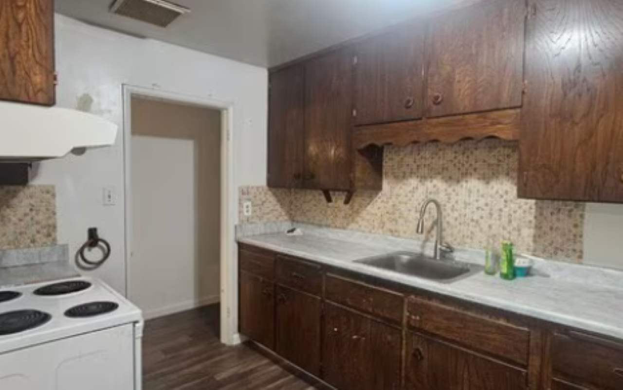 2221 East Donner Avenue - Photo 3 of 7