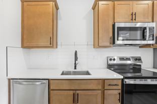 602-614 NE Russell St - Photo 1 of 1