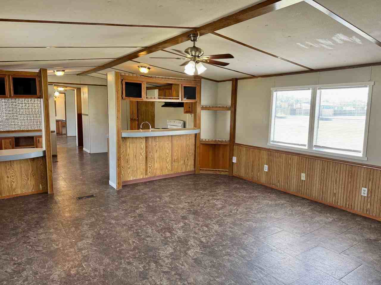 314 W 6th St - Photo 4 of 26