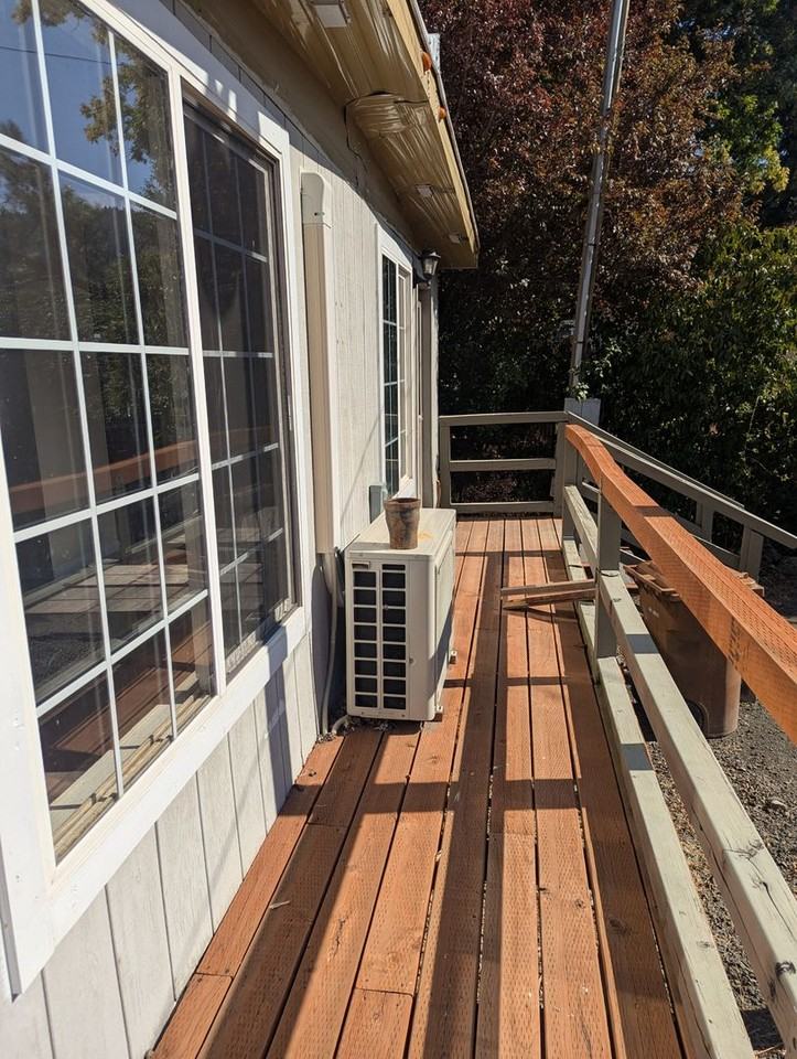 1118 N Old Pacific Hwy - Photo 3 of 13