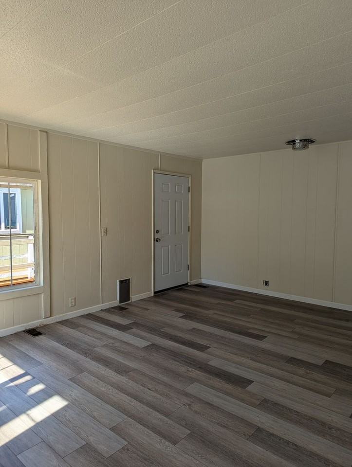 1118 N Old Pacific Hwy - Photo 5 of 13