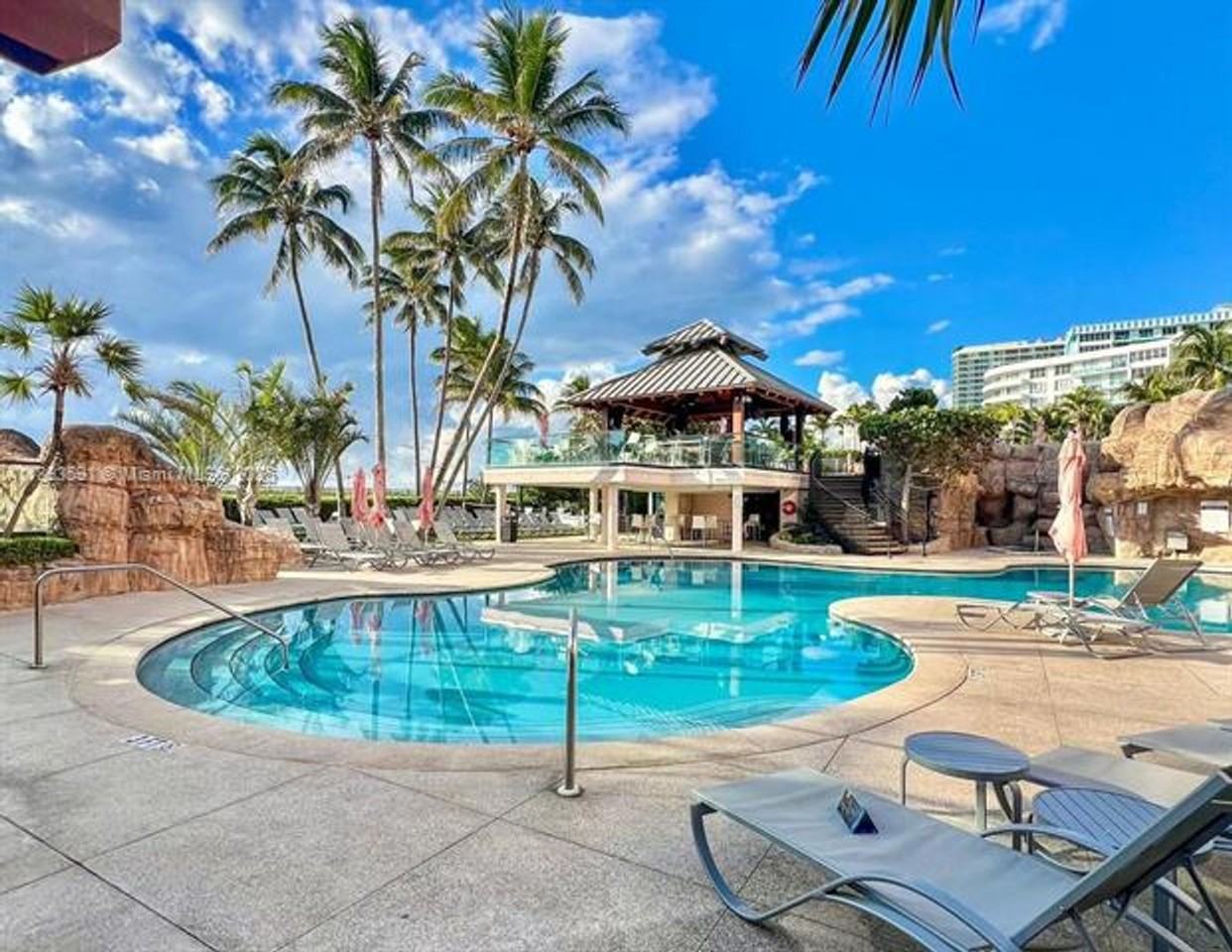 5225 5225 Collins Ave appt 517 - Photo 2 of 20