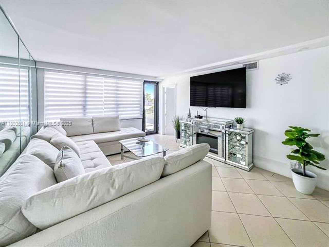 5225 5225 Collins Ave appt 517 - Photo 7 of 20