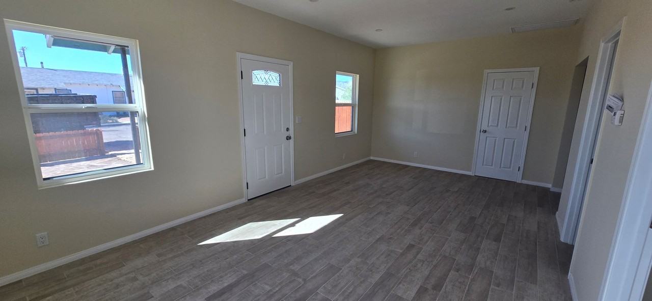 13366 Verbena St - Photo 2 of 7