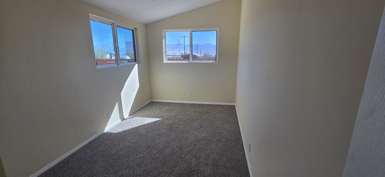 13366 Verbena St - Photo 4 of 7