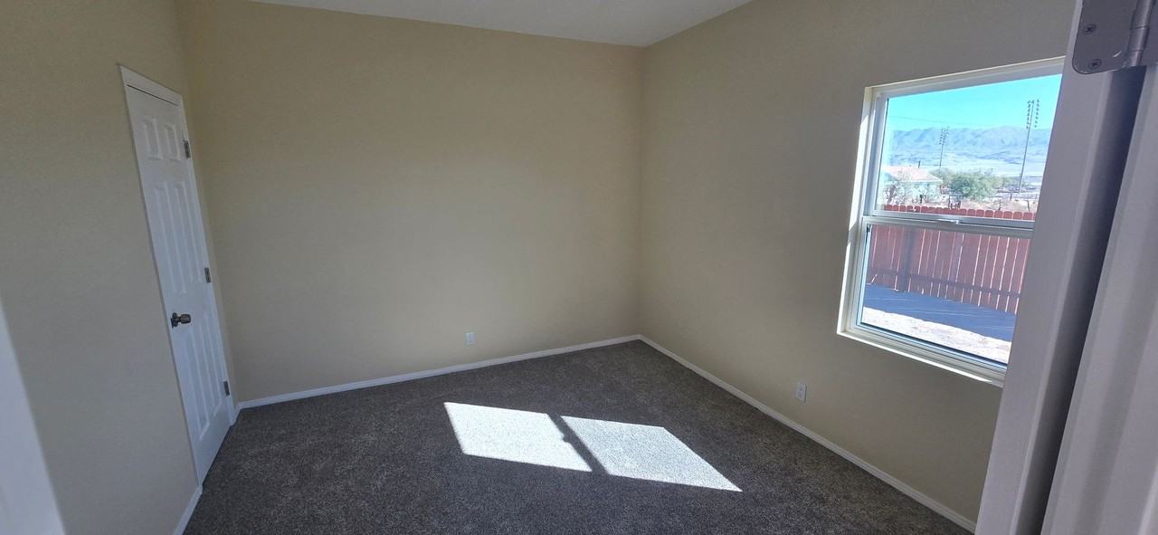 13366 Verbena St - Photo 6 of 7