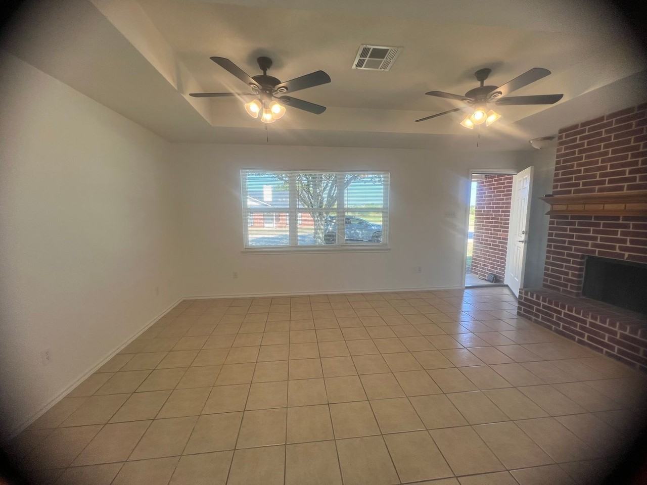 136 Katy St - Photo 3 of 13