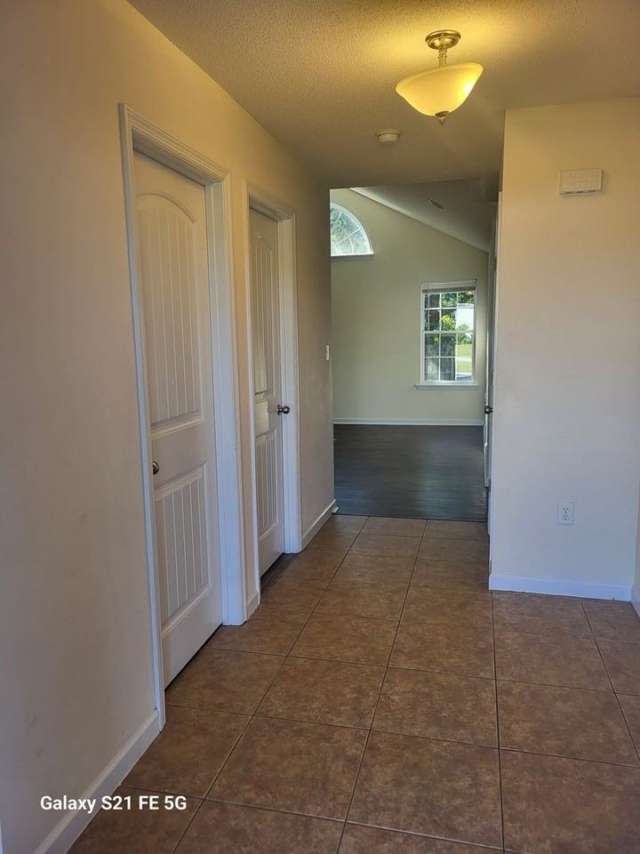 4756 Stonewall Cir - Photo 3 of 20