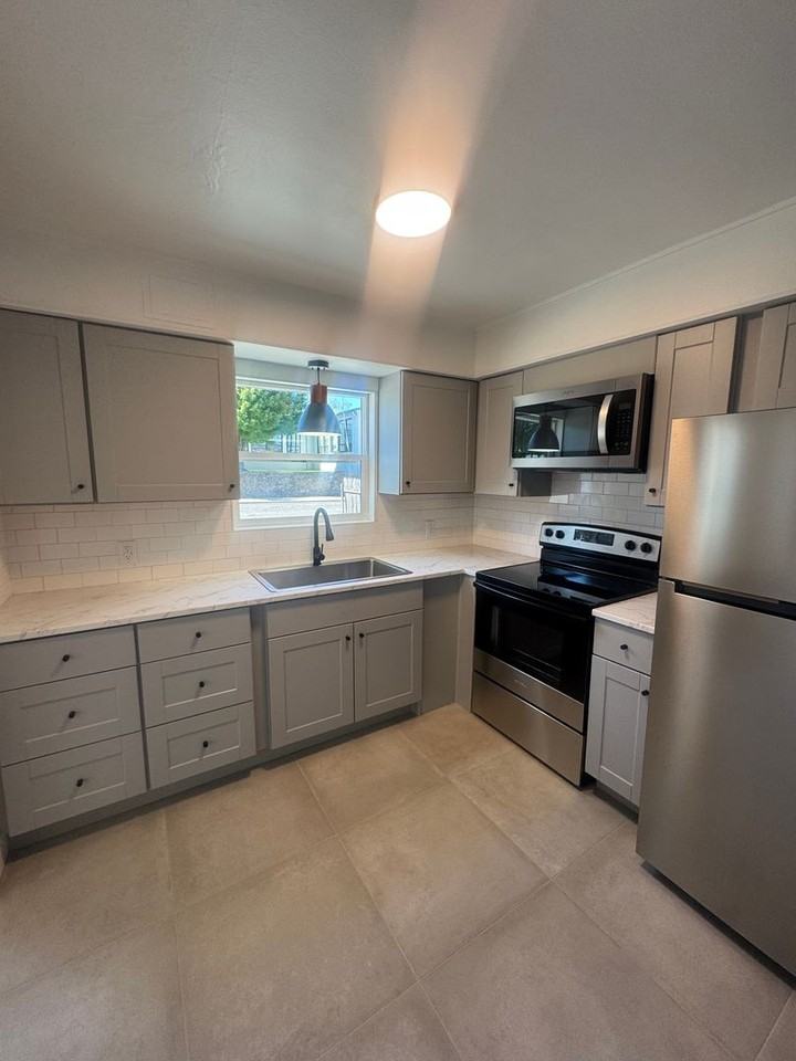 1621 Magnolia Ave - Photo 6 of 15