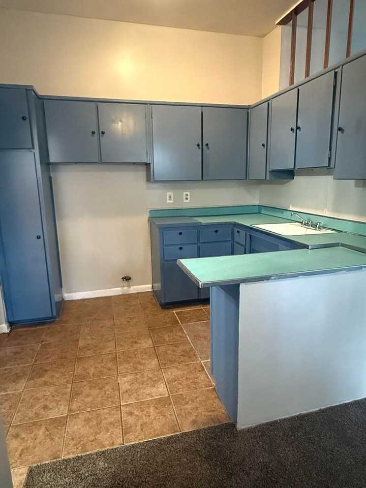 17254 Bentler St - Photo 4 of 10