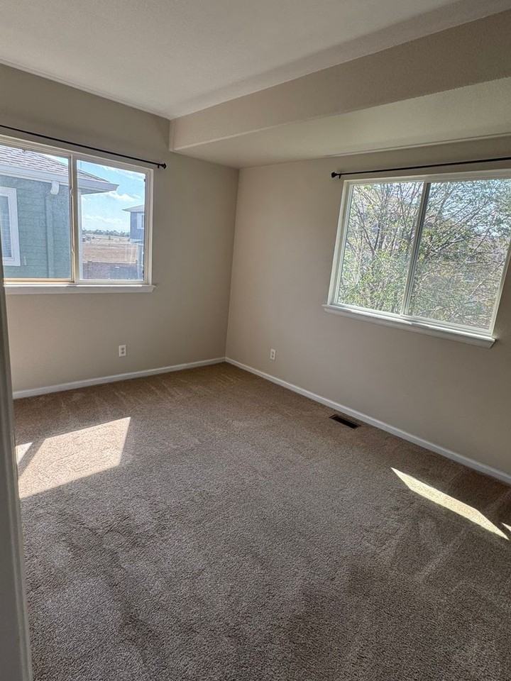 12023 Monaco St - Photo 5 of 36