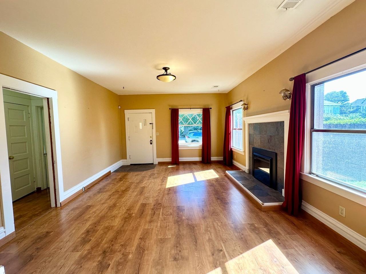 2604 H Street - Photo 3 of 31