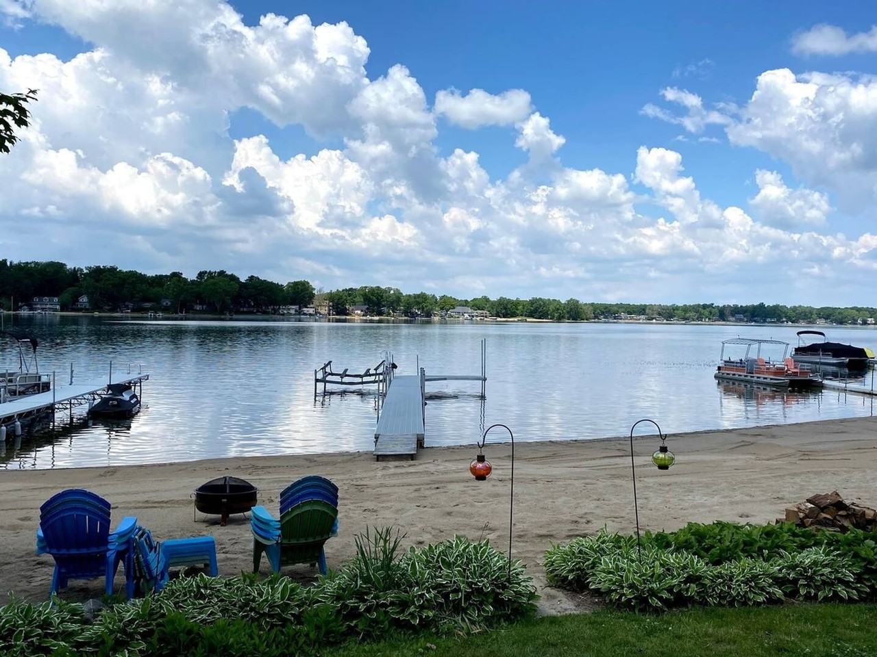2595 Lake Shore Dr - Photo 2 of 24