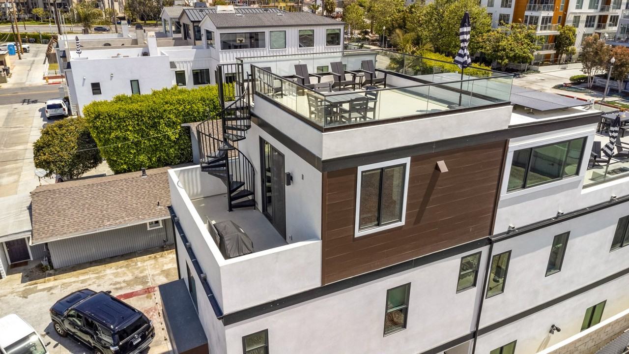 227 1st St #3 - Photo 3 of 26