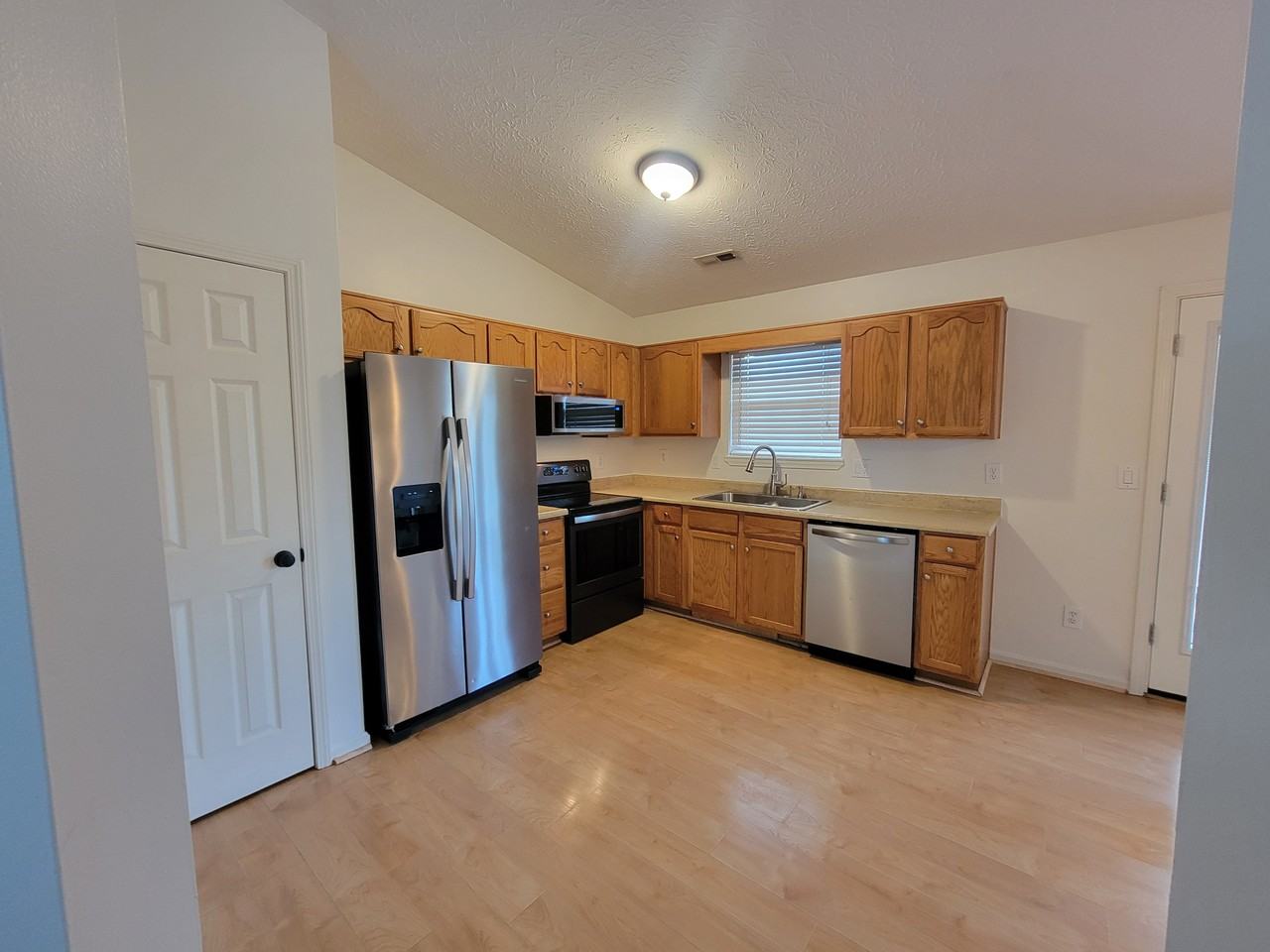 1216 Pebble Creek Dr #NA - Photo 4 of 25