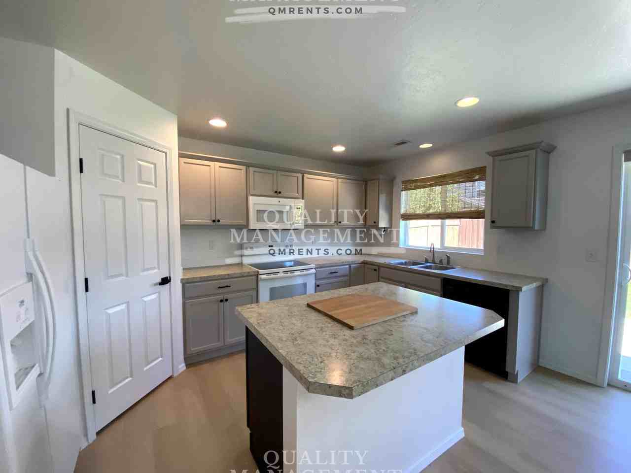 784 Jarbidge Ave #NA - Photo 3 of 18