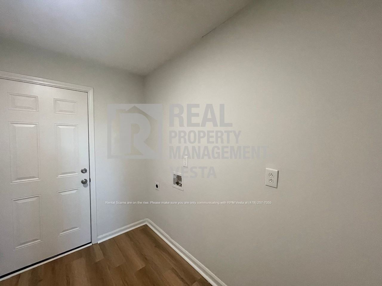 693 Bowman Street - Photo 5 of 10