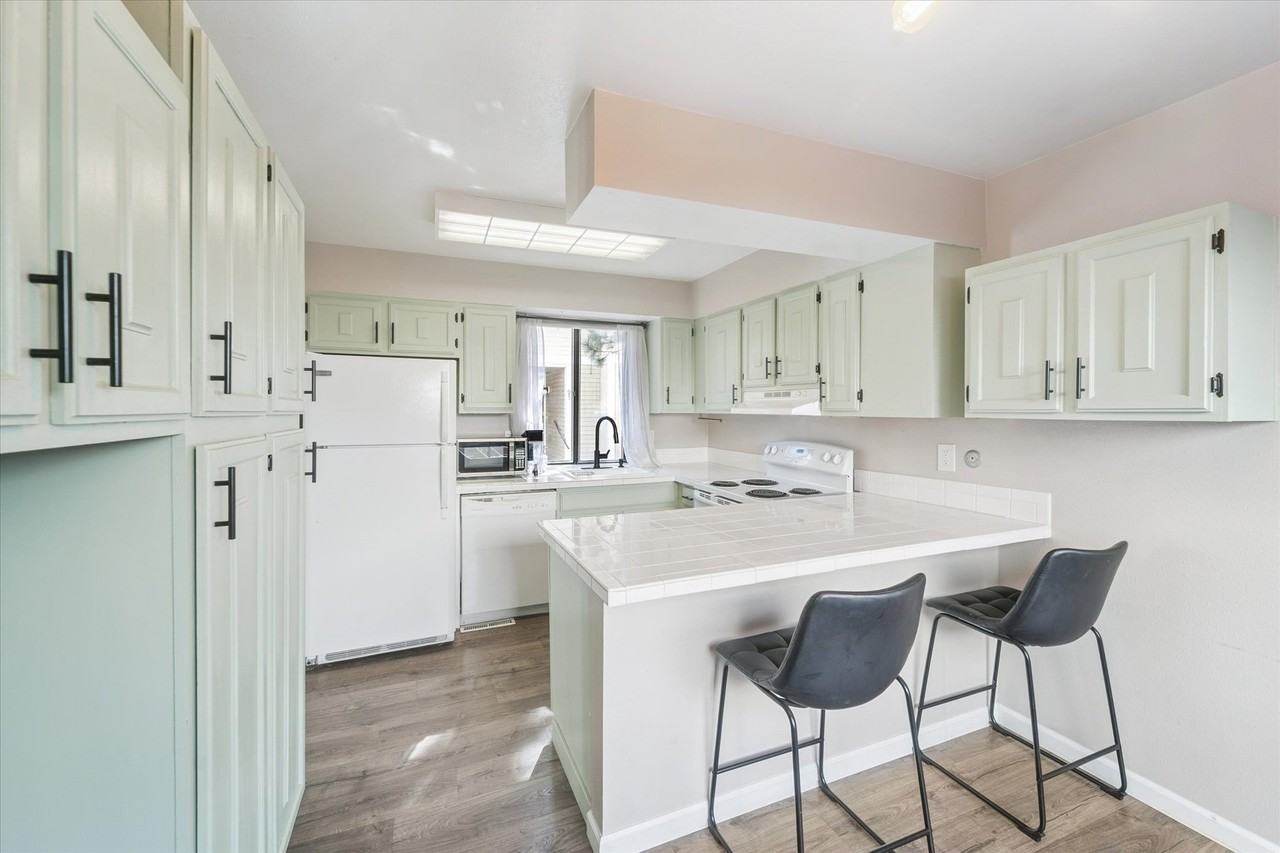 1050 S Monaco Street Pkwy #83 - Photo 4 of 27