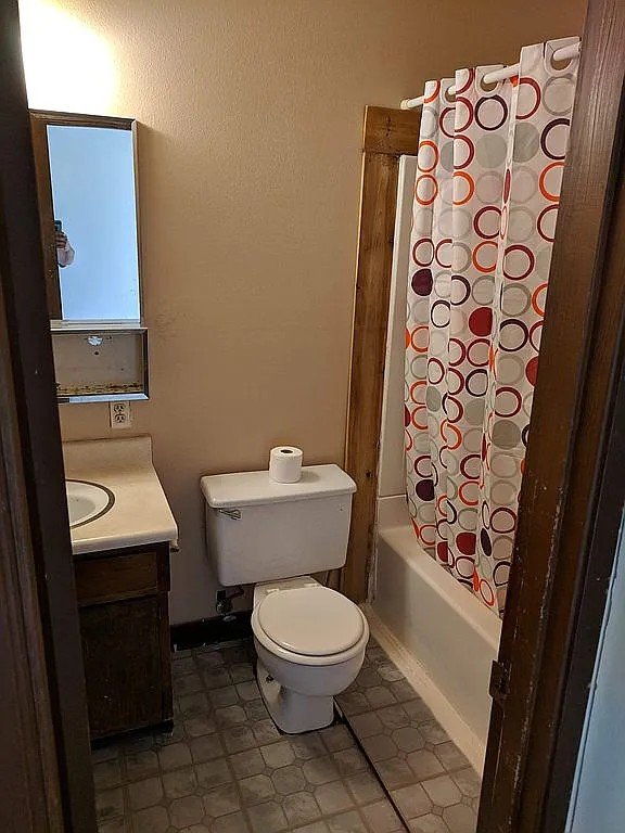 321 2nd Ave Nw - Photo 3 of 5