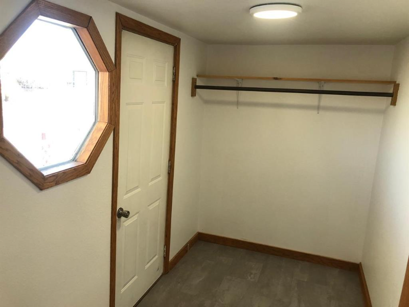 324 Blaine St - Photo 2 of 9