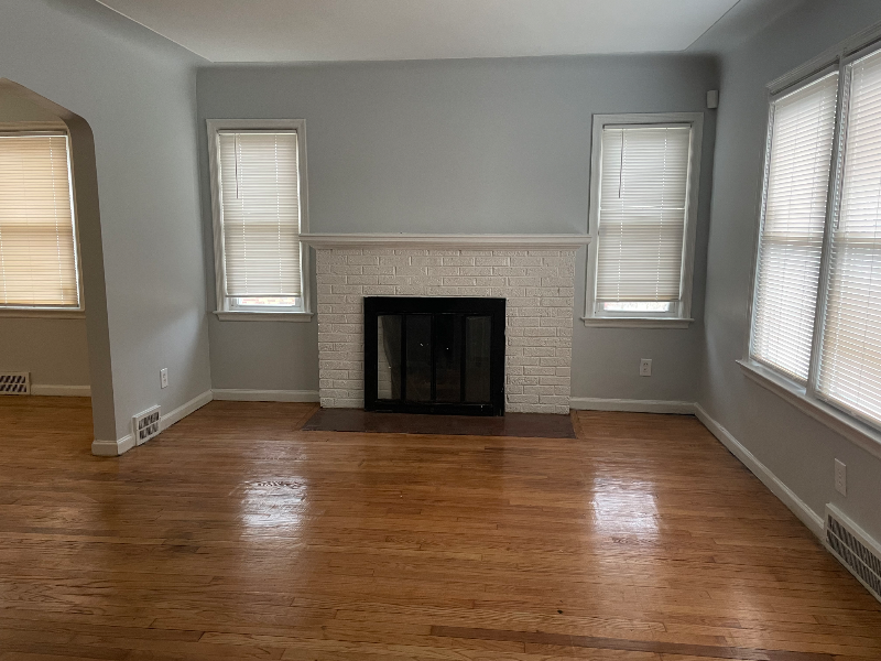 17125 Greenlawn St - Photo 3 of 12