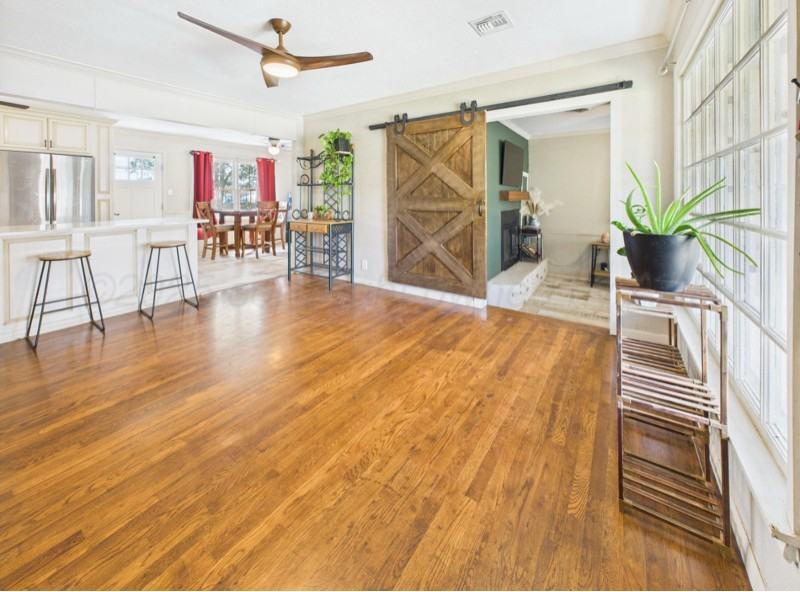 1819 Beech Ln - Photo 2 of 12