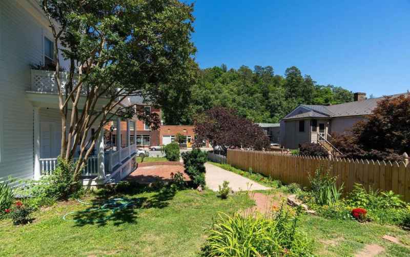 550 Valley St - Photo 3 of 20