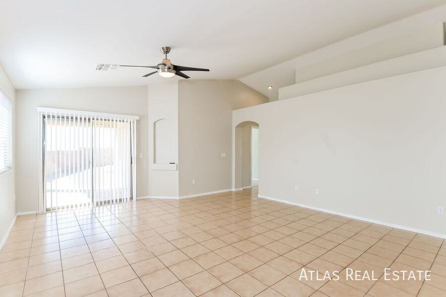 554 S Sunny Rock Dr - Photo 3 of 21