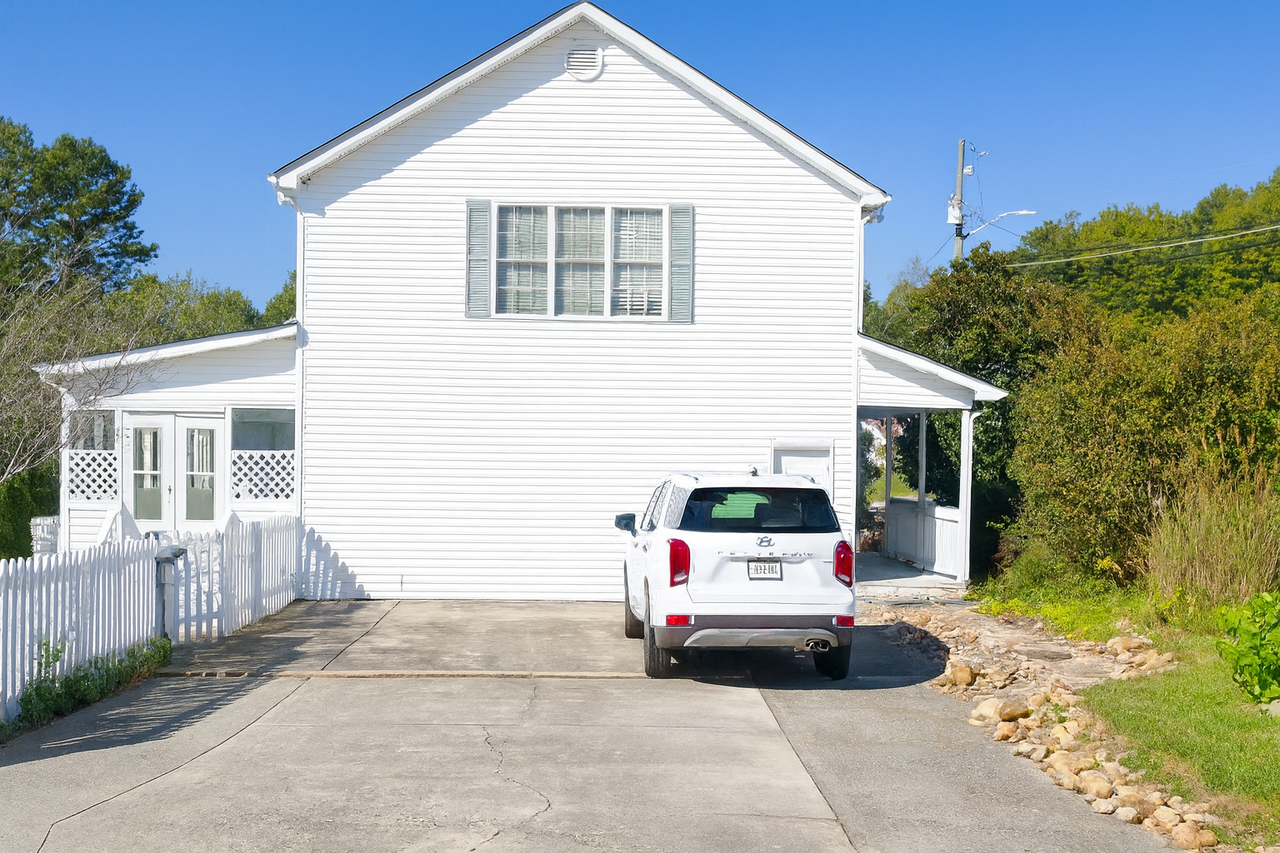 5901 Barbados Ln - Photo 3 of 29