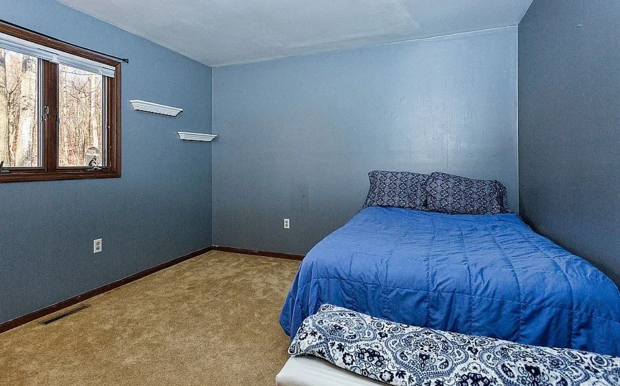 291 Manor Lane East - Photo 2 of 19