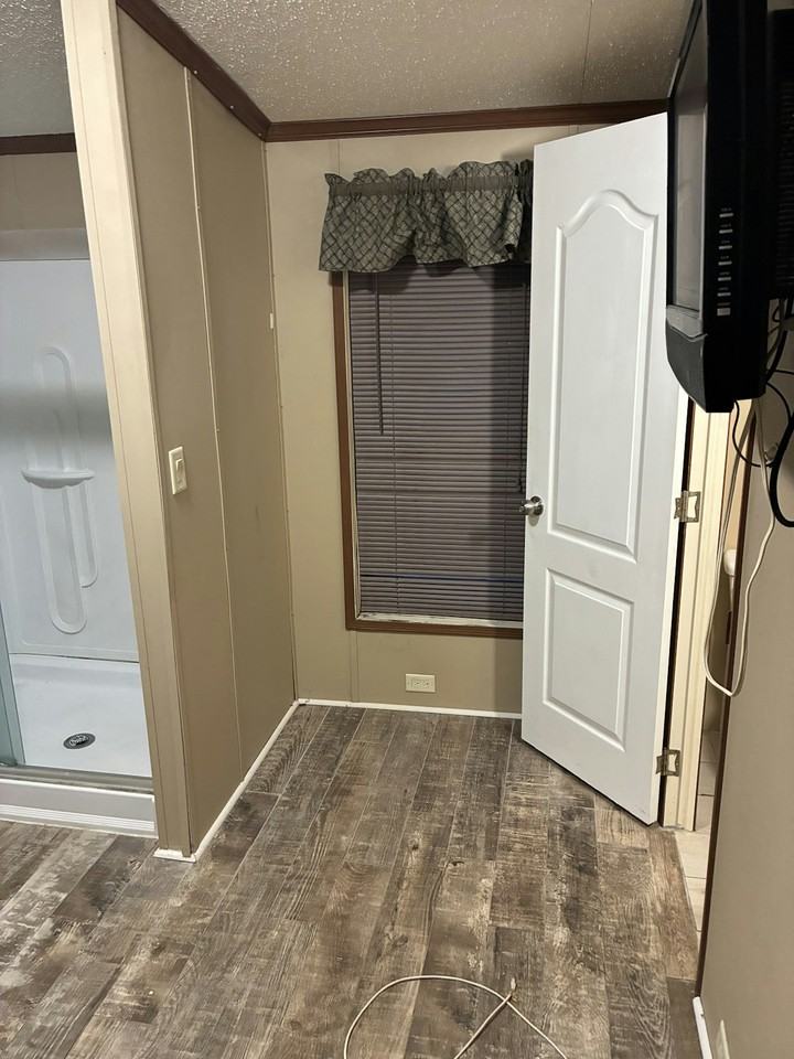 327 Shanklin Road, Unit c - Photo 4 of 11