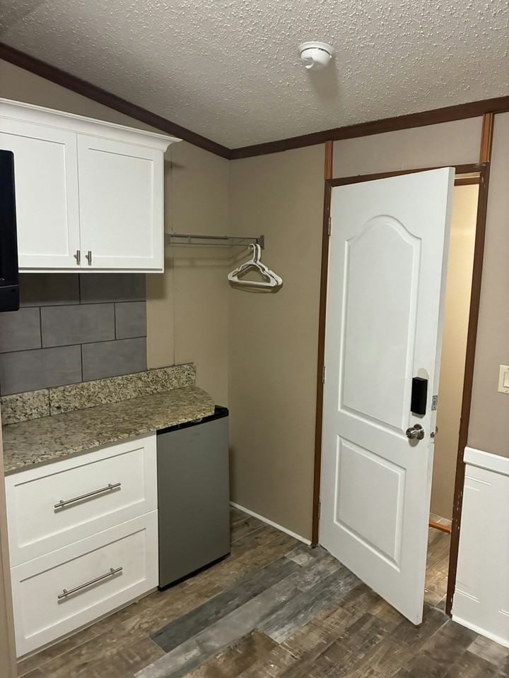 327 Shanklin Road, Unit c - Photo 6 of 11